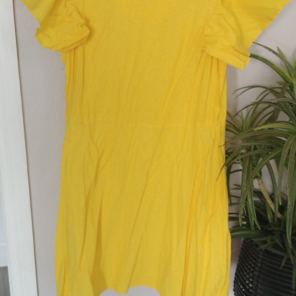 Used yellow midi dress good condition just wrinkles